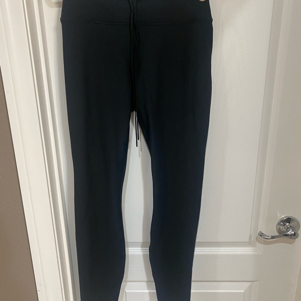 NWT Fabletics black ribbed leggings size M